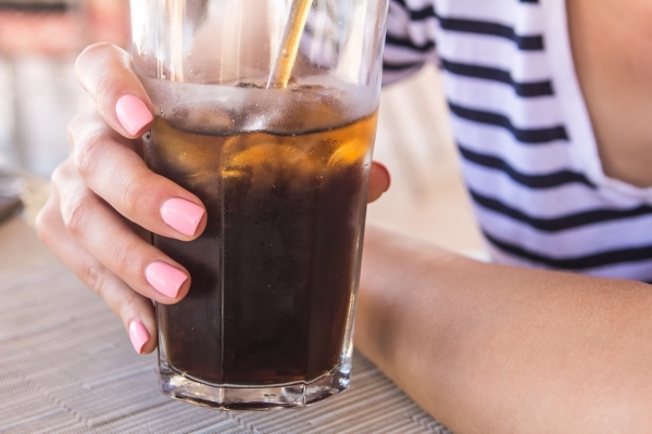 Doces e bebidas diets prejudicam os dentes tanto quanto os produtos com açúcar.